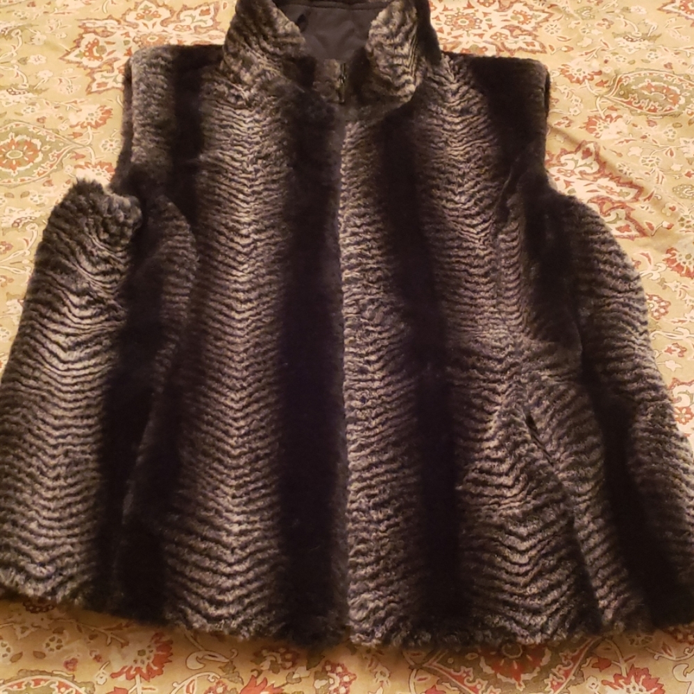 Reversible vest